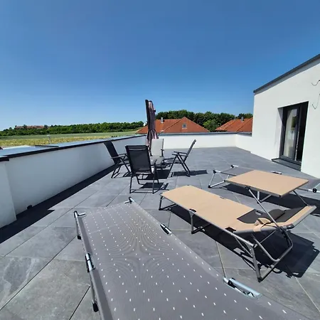 Neubauwohnung Mit 80 M2 Terrasse, 8 Minuten Von Entfernt Apartment Linz