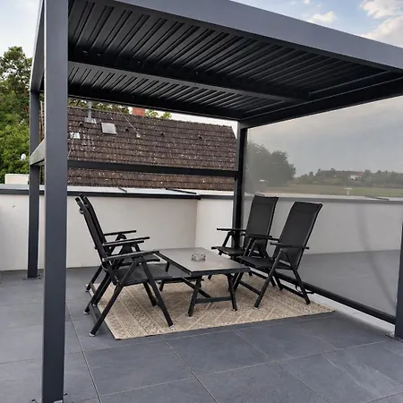 Neubauwohnung Mit 80 M2 Terrasse, 8 Minuten Von Entfernt Appartamento Linz