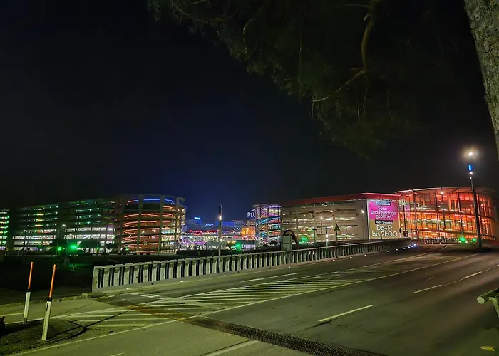 Neubauwohnung Mit 80 M2 Terrasse, 8 Minuten Von Entfernt * Linz